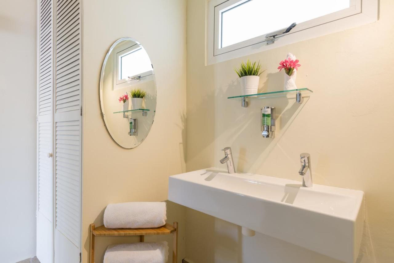 Dolphin Suites & Wellness Curacao Виллемстад Экстерьер фото