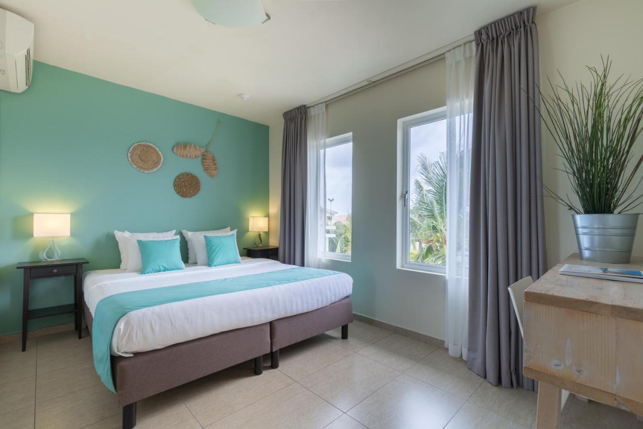 Dolphin Suites & Wellness Curacao Виллемстад Экстерьер фото