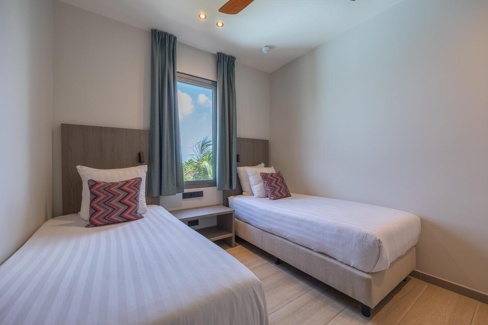 Dolphin Suites & Wellness Curacao Виллемстад Экстерьер фото