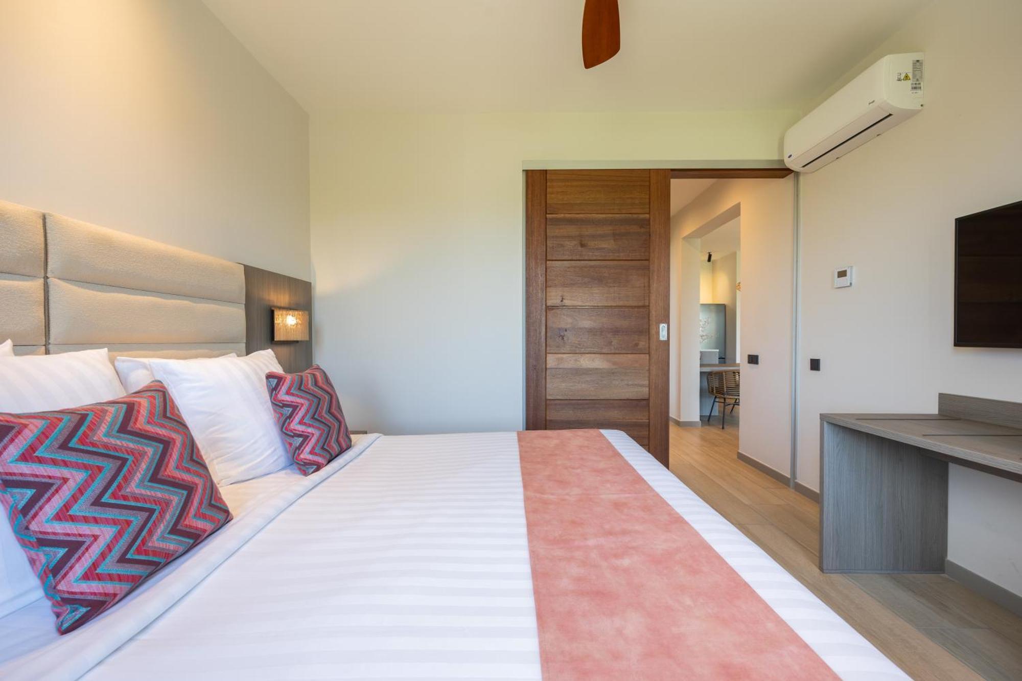 Dolphin Suites & Wellness Curacao Виллемстад Экстерьер фото