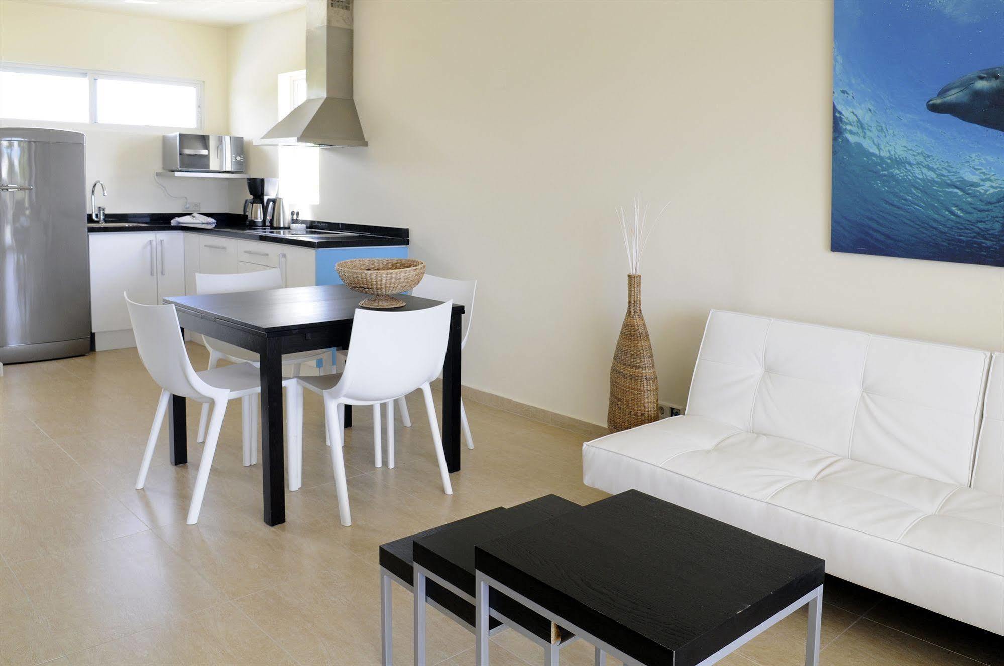 Dolphin Suites & Wellness Curacao Виллемстад Экстерьер фото