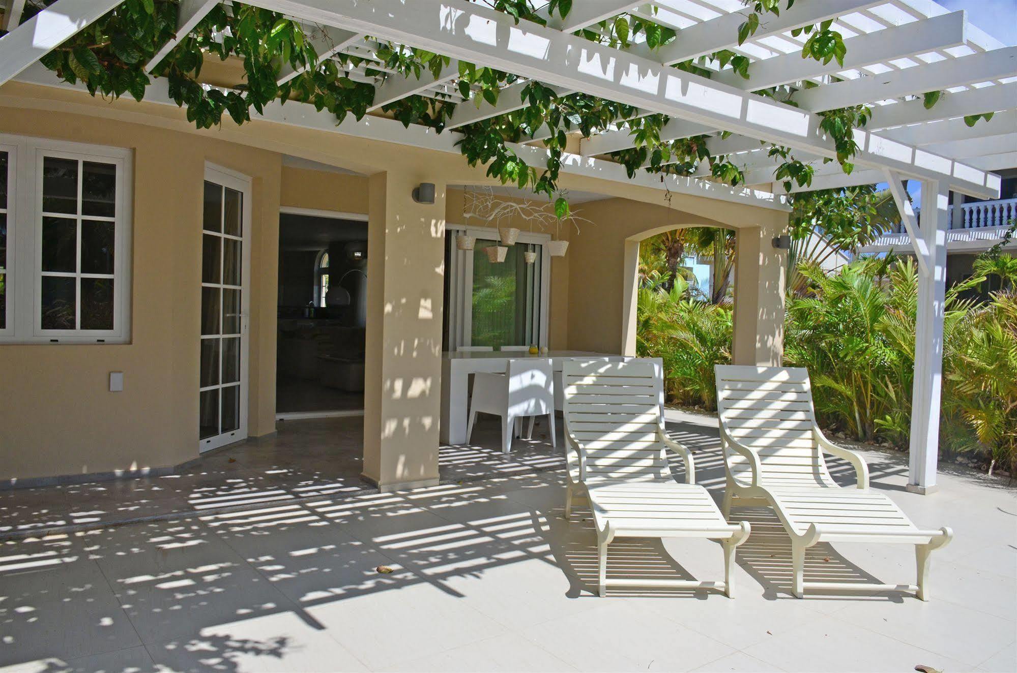 Dolphin Suites & Wellness Curacao Виллемстад Экстерьер фото