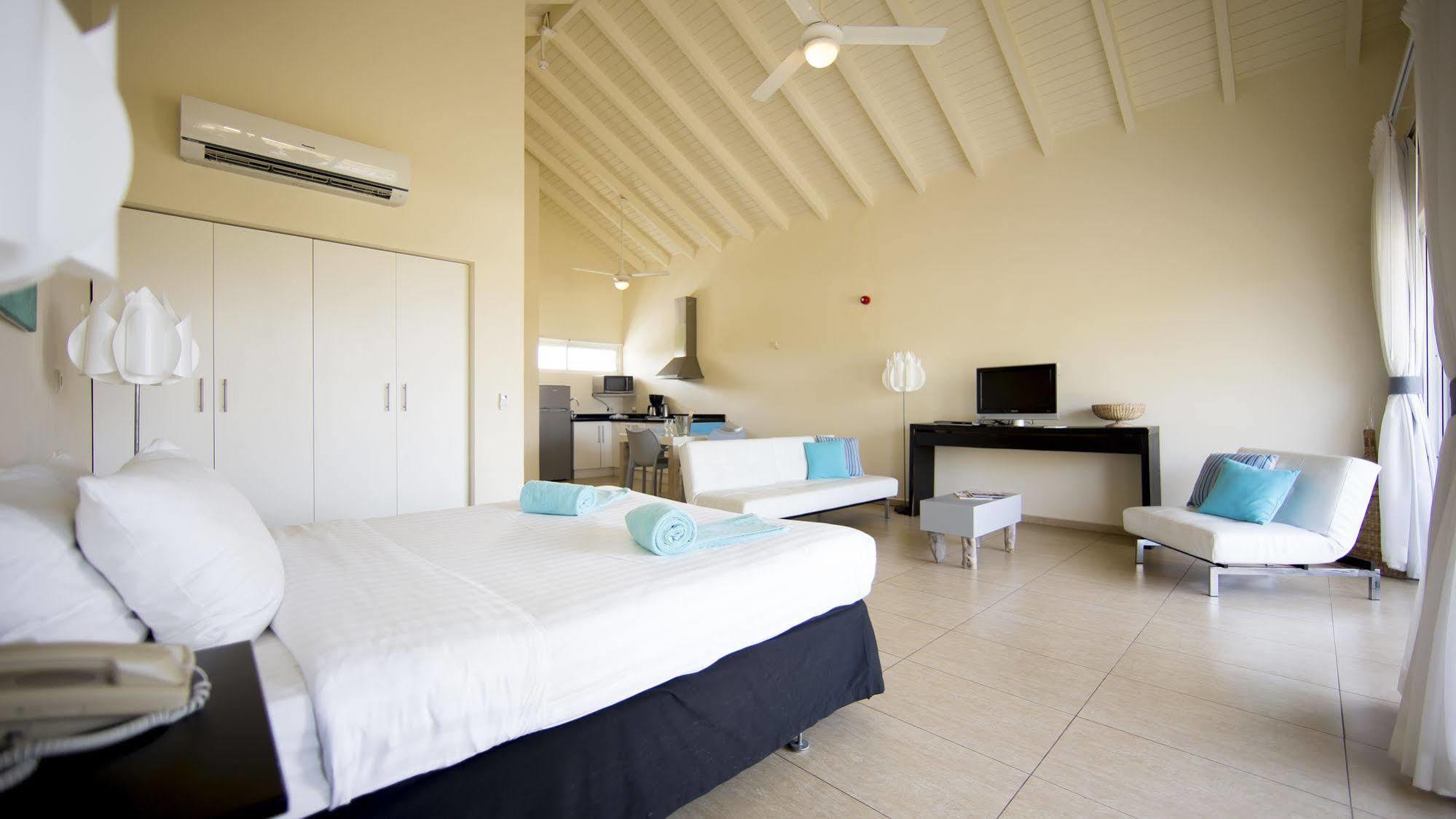 Dolphin Suites & Wellness Curacao Виллемстад Экстерьер фото