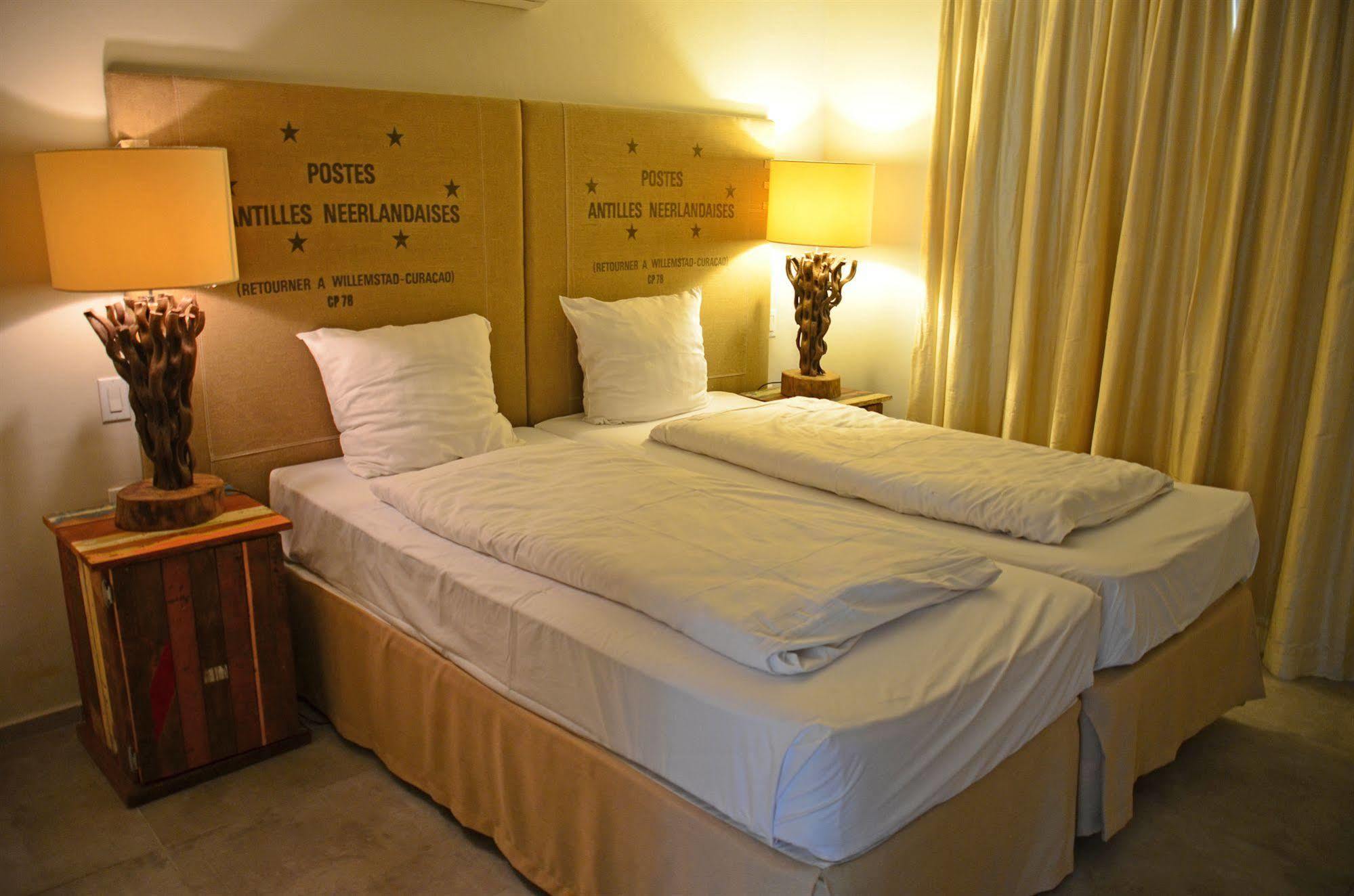 Dolphin Suites & Wellness Curacao Виллемстад Экстерьер фото
