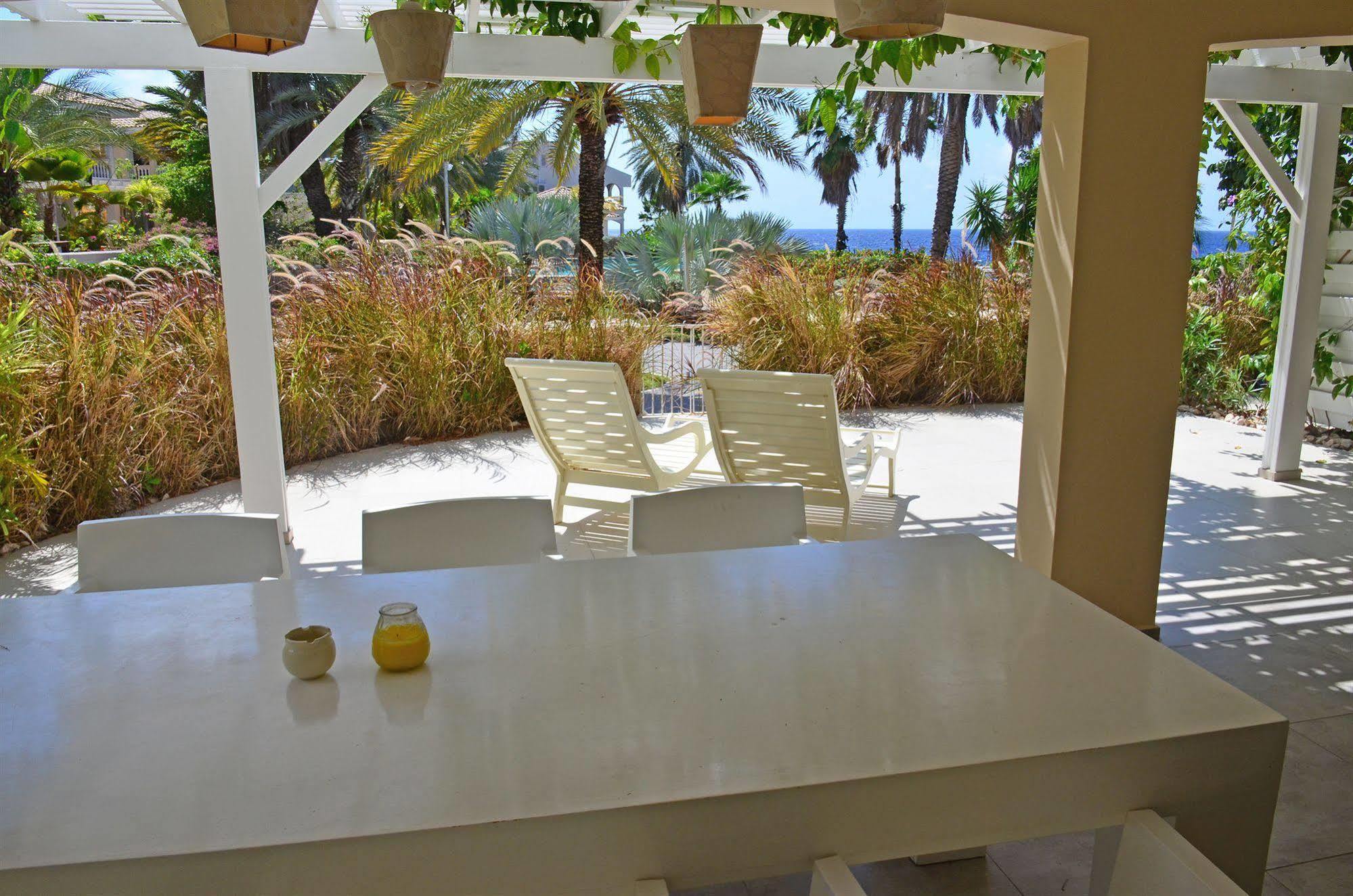 Dolphin Suites & Wellness Curacao Виллемстад Экстерьер фото